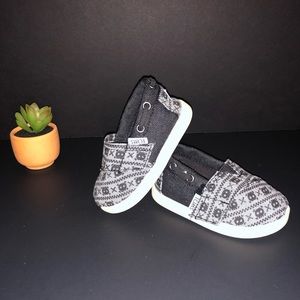 🆕 Baby 👶🏽 Toms size 4